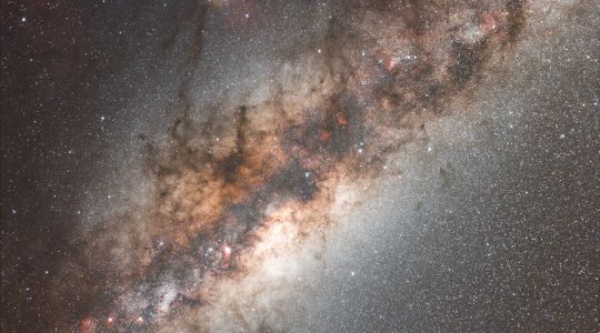 Passion Astronomie - Télescope pointant vers les étoiles