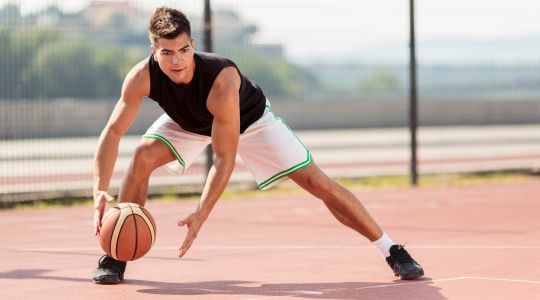 Top 5 Techniques de Dribble Avancées pour Dominer le Terrain de Basketball
